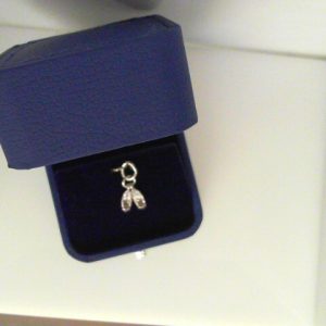 Pendant/Charm
Sterling Silver White Pendant/Charm
 Chain Style: No Chain